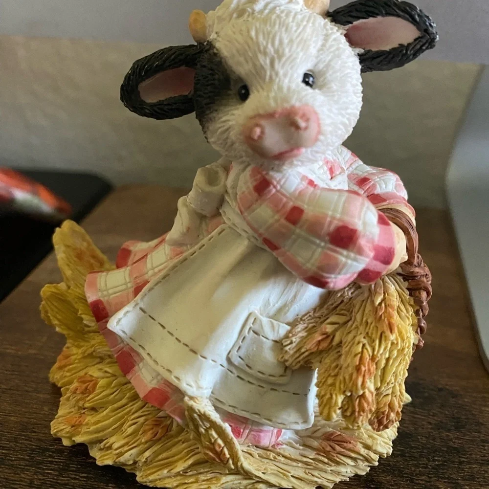 Vintage Enesco Mary's Moo Moos Outstanding in Your Own Field Cow Figurine